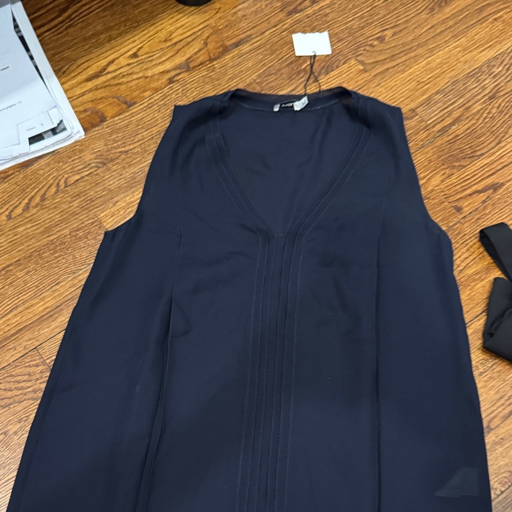 Vince Elegant Navy Sleeveless Top